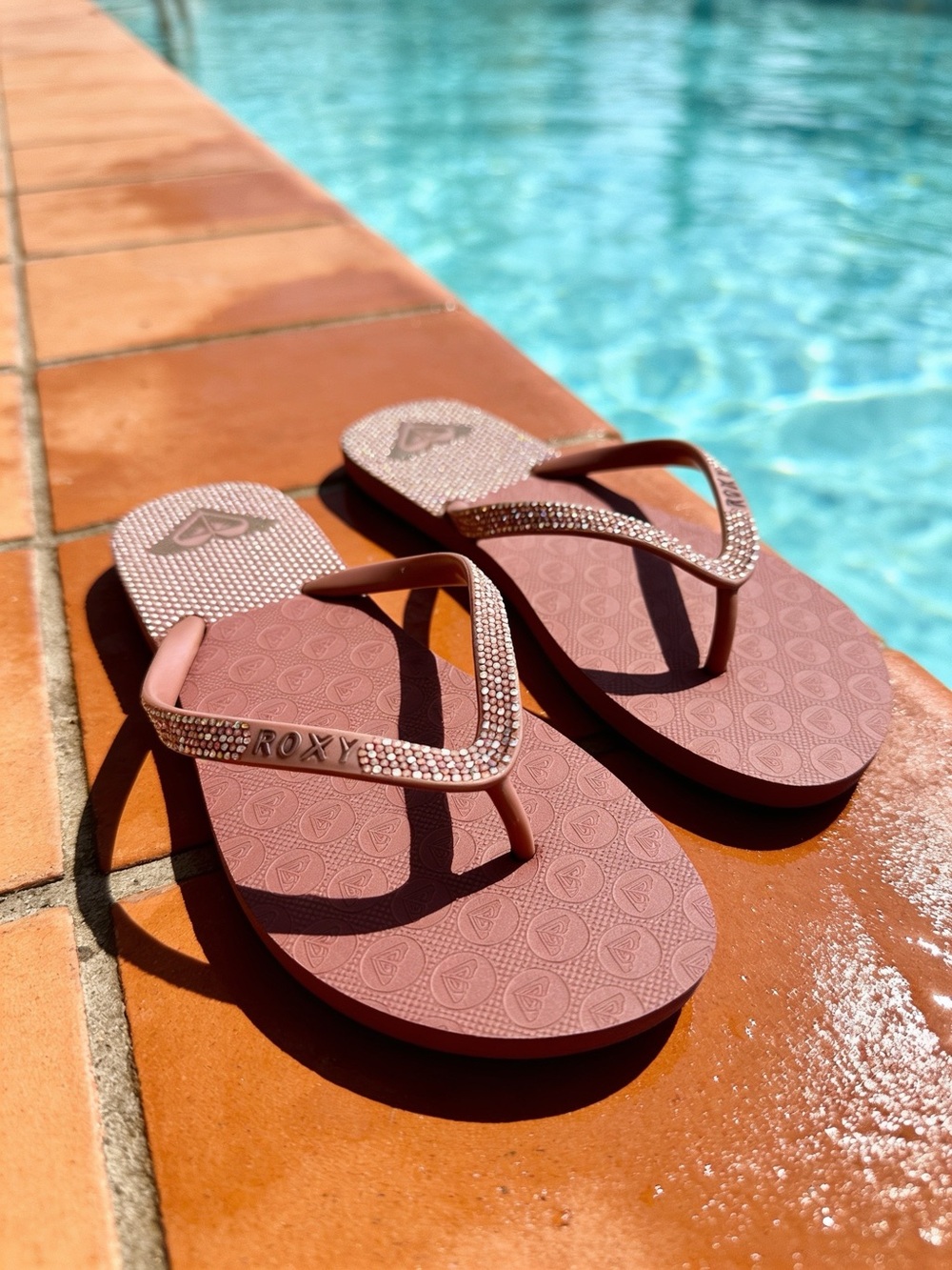 Roxy Blush Pink Rhinestone-Trim Flip Flops Sized 9-10 in Excellent Condition